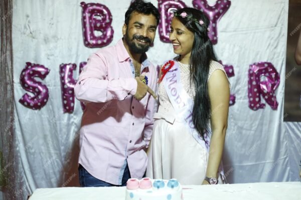 smiling-young-couple-baby-shower_1048944-24043113